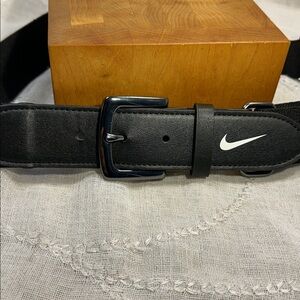 NWOT Nike adjustable elastic belt